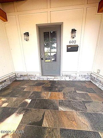 602 E Bond Street, Monett, MO 65708