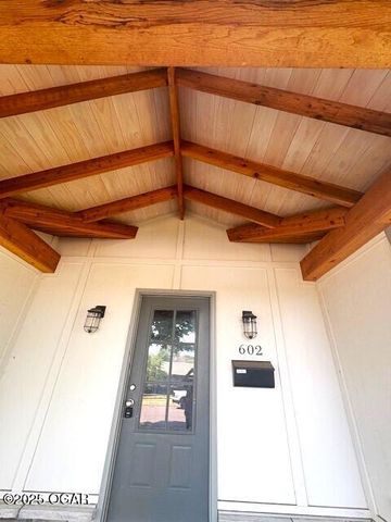 602 E Bond Street, Monett, MO 65708