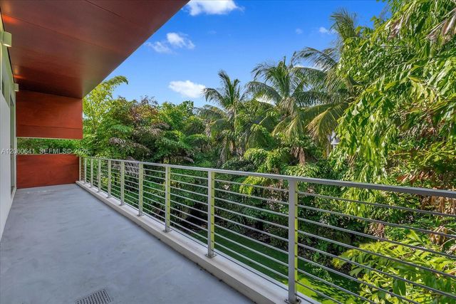 7830 Atlantic Way, Miami Beach, FL 33141