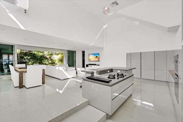 7830 Atlantic Way, Miami Beach, FL 33141