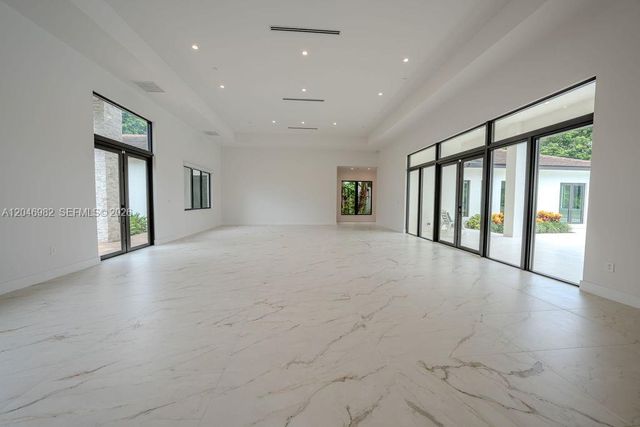 11861 NW 9th St, Plantation, FL 33325