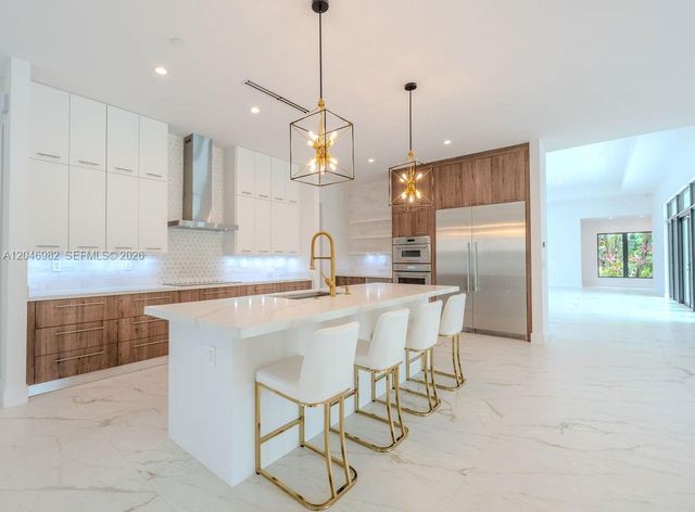 11861 NW 9th St, Plantation, FL 33325