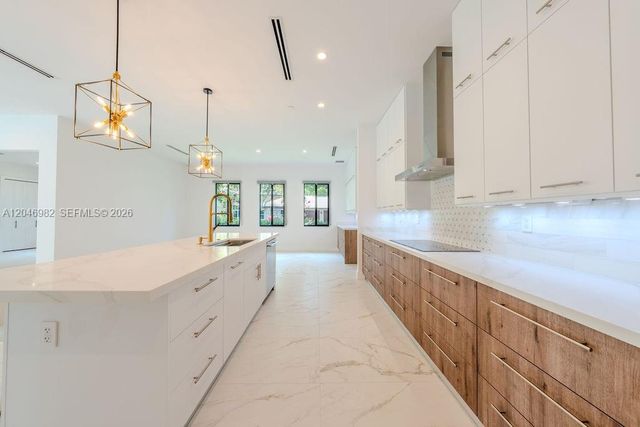 11861 NW 9th St, Plantation, FL 33325