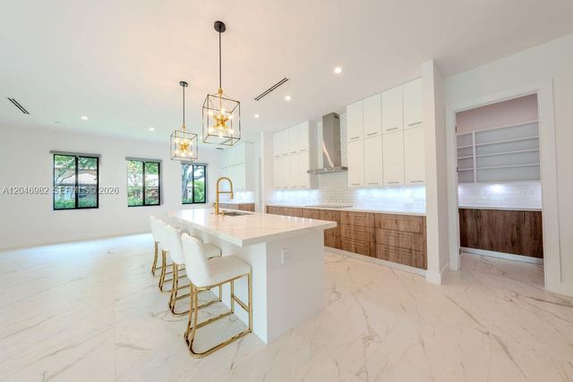 11861 NW 9th St, Plantation, FL 33325