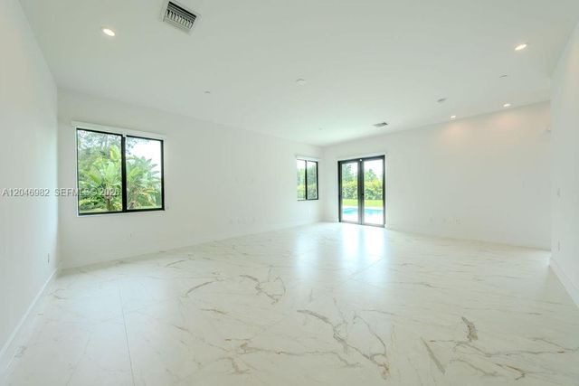 11861 NW 9th St, Plantation, FL 33325