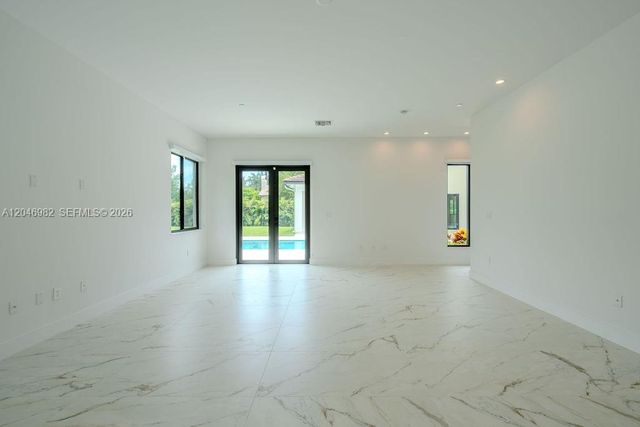 11861 NW 9th St, Plantation, FL 33325