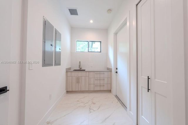 11861 NW 9th St, Plantation, FL 33325