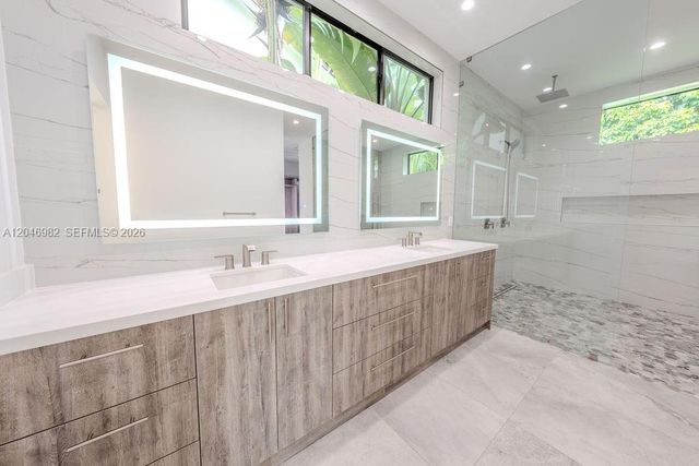 11861 NW 9th St, Plantation, FL 33325