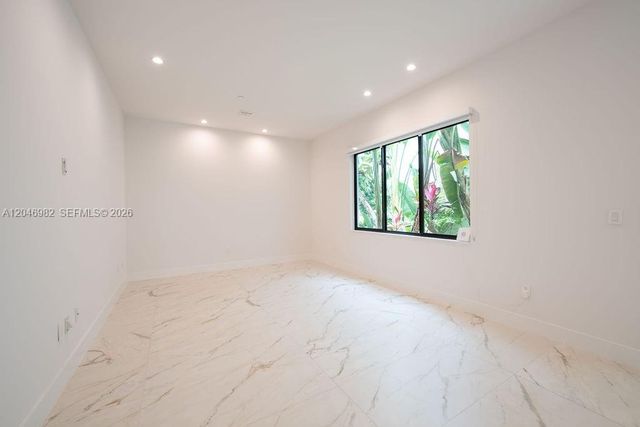 11861 NW 9th St, Plantation, FL 33325