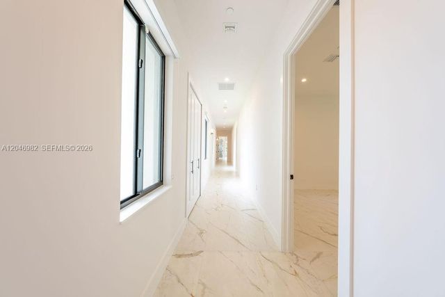 11861 NW 9th St, Plantation, FL 33325