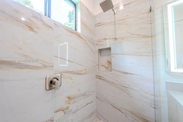 11861 NW 9th St, Plantation, FL 33325
