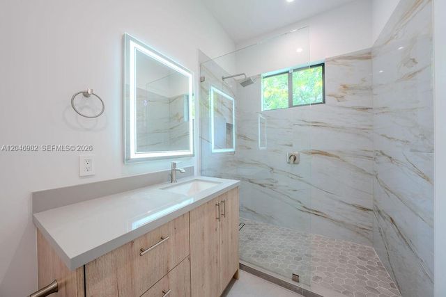 11861 NW 9th St, Plantation, FL 33325