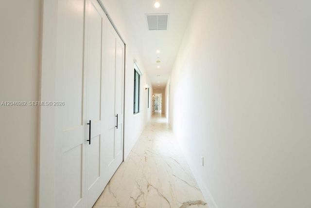 11861 NW 9th St, Plantation, FL 33325