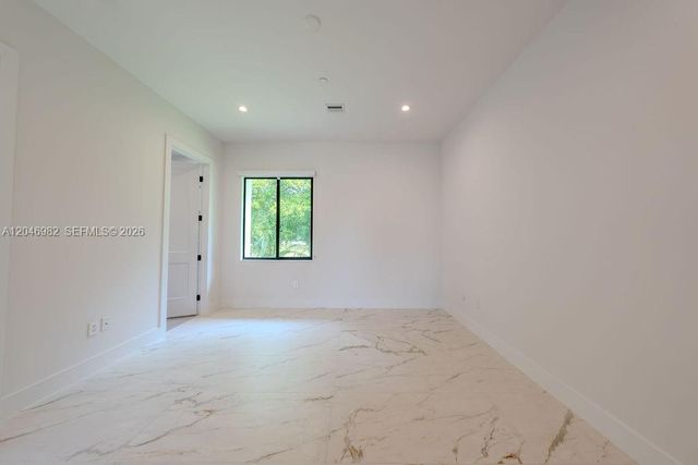 11861 NW 9th St, Plantation, FL 33325