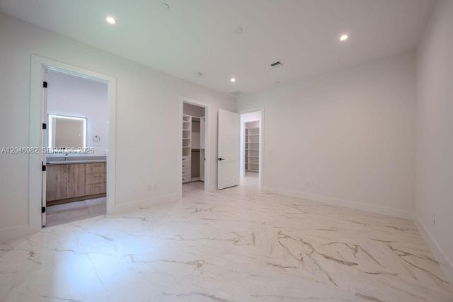 11861 NW 9th St, Plantation, FL 33325