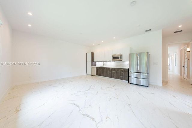 11861 NW 9th St, Plantation, FL 33325