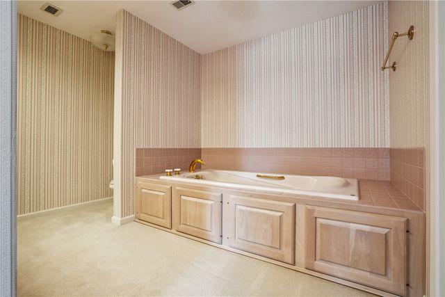 100 Thompson Drive SE 212, Cedar Rapids, IA 52403