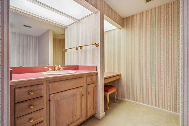 100 Thompson Drive SE 212, Cedar Rapids, IA 52403