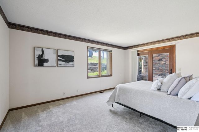 9614 Southby Plaza, Omaha, NE 68124