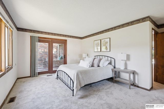 9614 Southby Plaza, Omaha, NE 68124