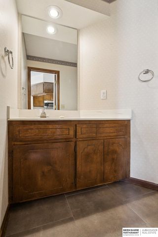 9614 Southby Plaza, Omaha, NE 68124