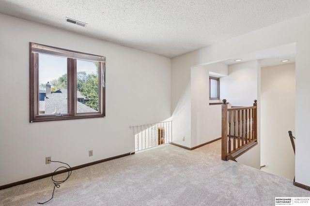 9614 Southby Plaza, Omaha, NE 68124