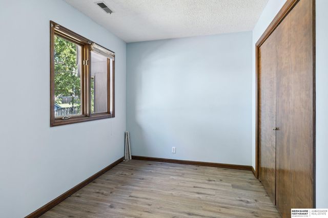 9614 Southby Plaza, Omaha, NE 68124