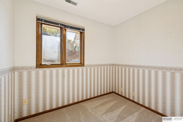 9614 Southby Plaza, Omaha, NE 68124