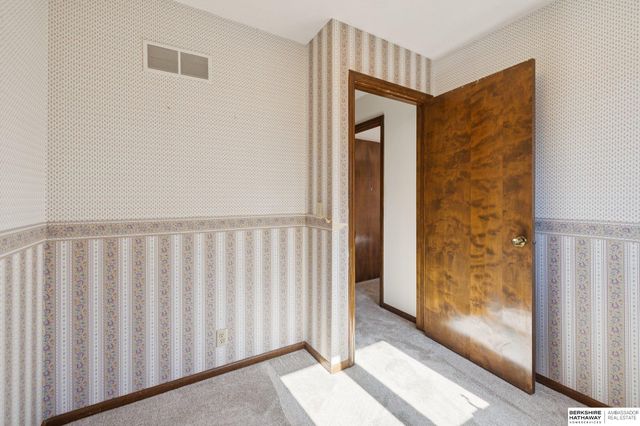 9614 Southby Plaza, Omaha, NE 68124