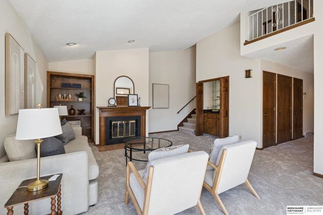 9614 Southby Plaza, Omaha, NE 68124