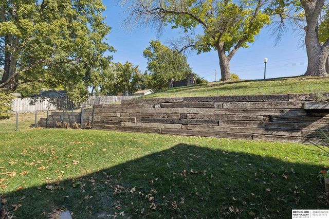 9614 Southby Plaza, Omaha, NE 68124