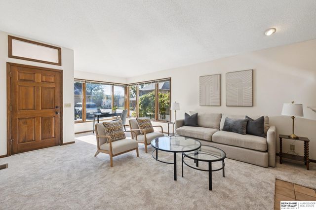 9614 Southby Plaza, Omaha, NE 68124