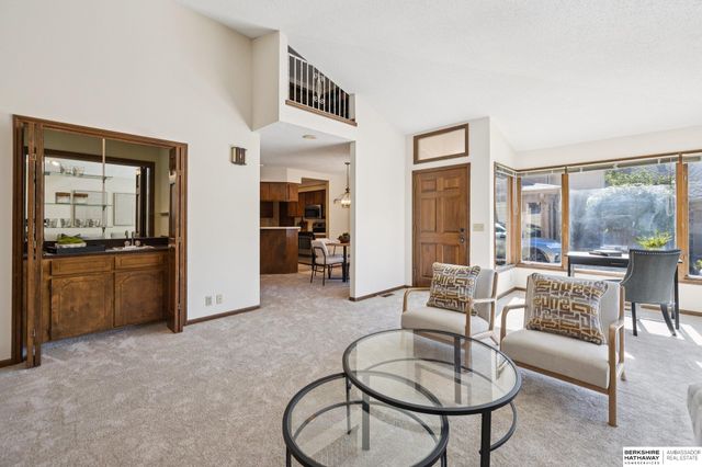 9614 Southby Plaza, Omaha, NE 68124