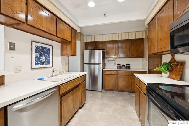 9614 Southby Plaza, Omaha, NE 68124