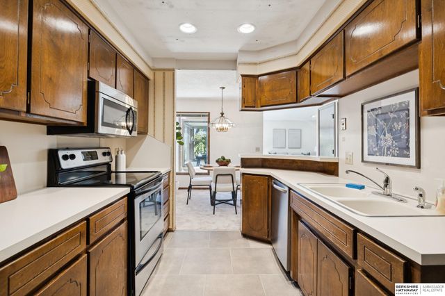 9614 Southby Plaza, Omaha, NE 68124