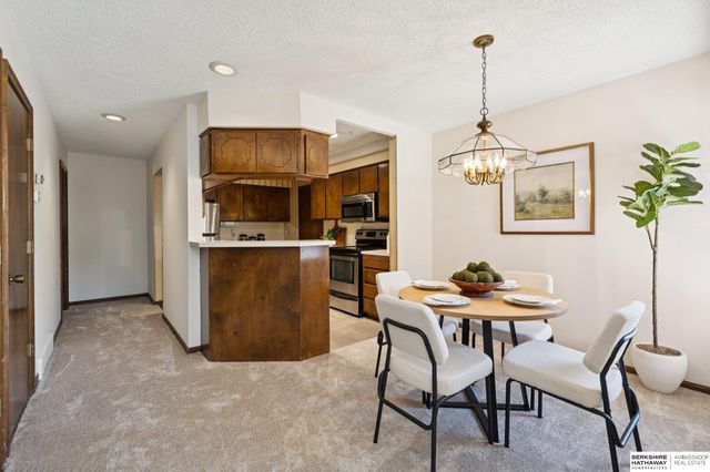 9614 Southby Plaza, Omaha, NE 68124