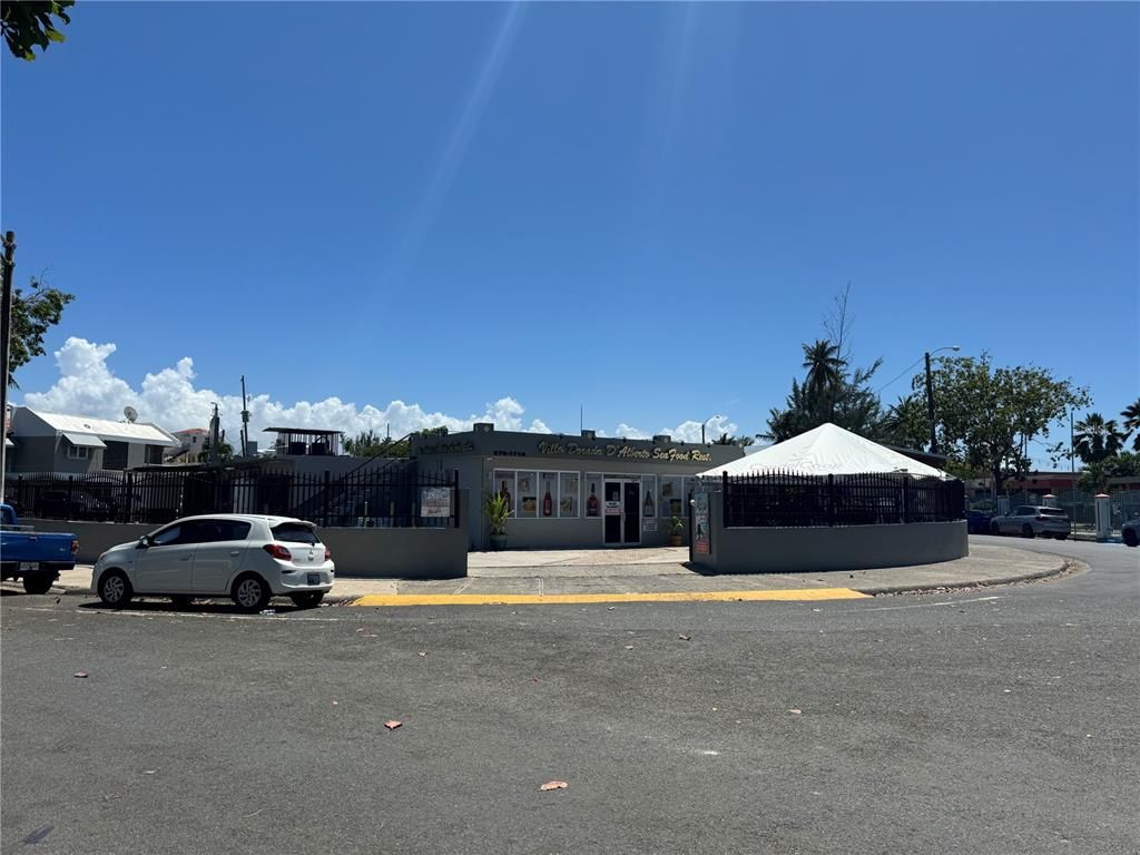 Image 12 of property listing at Urb. Sardinera Beach CALLE A, Dorado, PR 00646