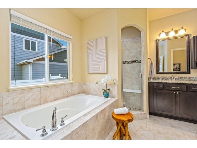 885 Shirttail Peak Dr, Windsor, CO 80550