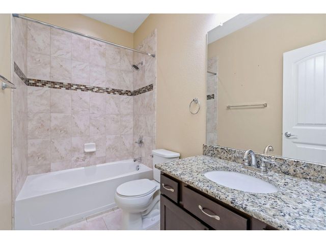 885 Shirttail Peak Dr, Windsor, CO 80550