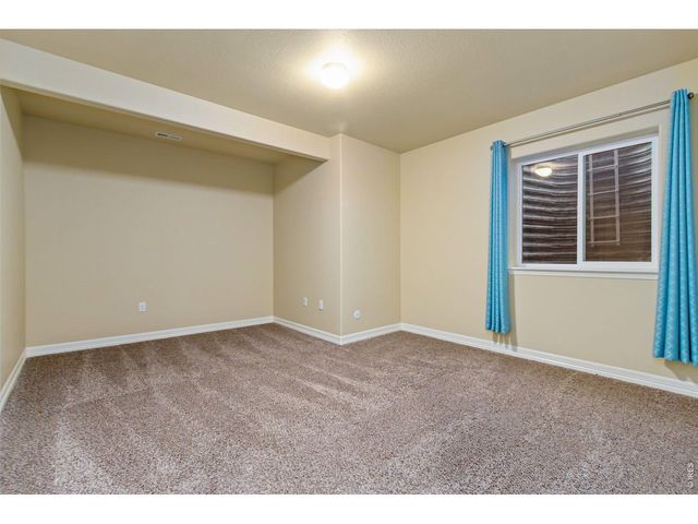 885 Shirttail Peak Dr, Windsor, CO 80550