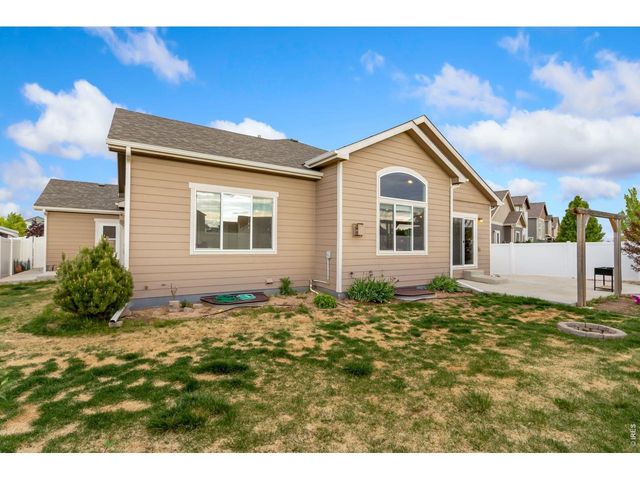 885 Shirttail Peak Dr, Windsor, CO 80550