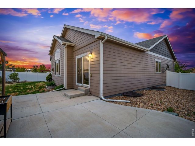 885 Shirttail Peak Dr, Windsor, CO 80550