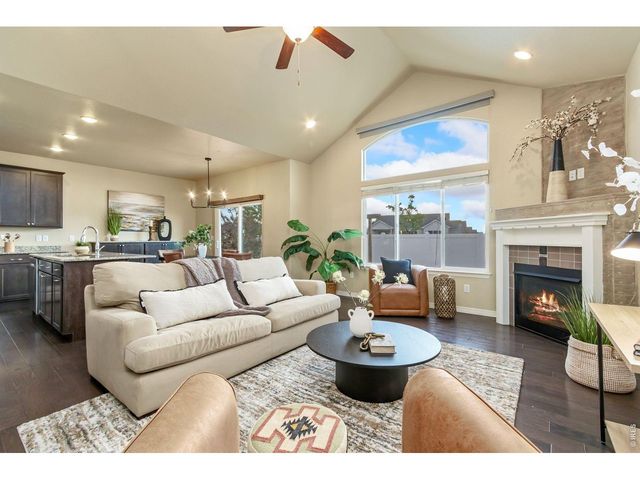 885 Shirttail Peak Dr, Windsor, CO 80550