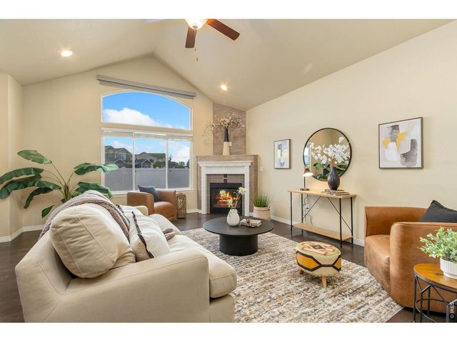 885 Shirttail Peak Dr, Windsor, CO 80550
