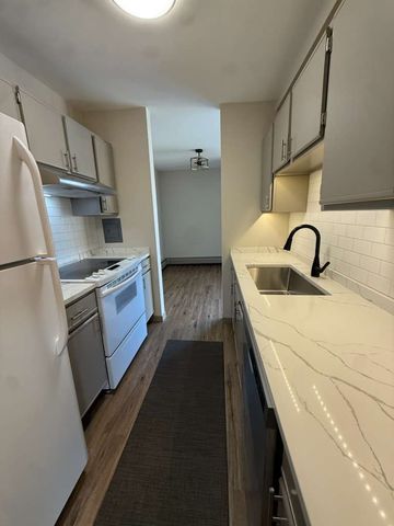 1813 Hemlock Place 311, Schaumburg, IL 60173