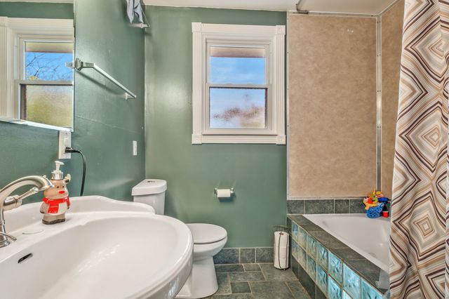 200 Bonnaoaks Dr, Hermitage, TN 37076