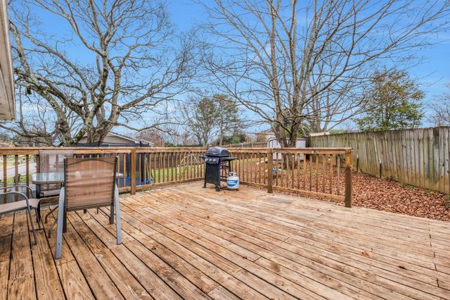 200 Bonnaoaks Dr, Hermitage, TN 37076