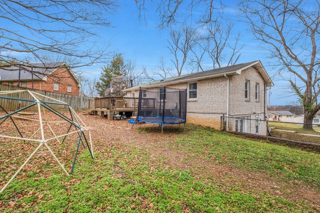 200 Bonnaoaks Dr, Hermitage, TN 37076