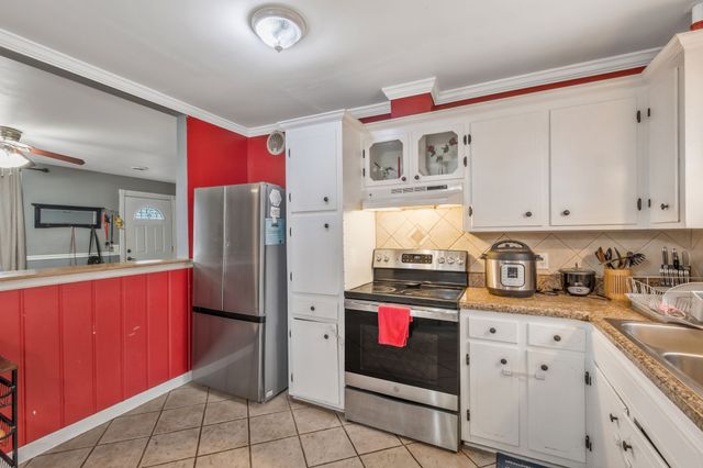 200 Bonnaoaks Dr, Hermitage, TN 37076