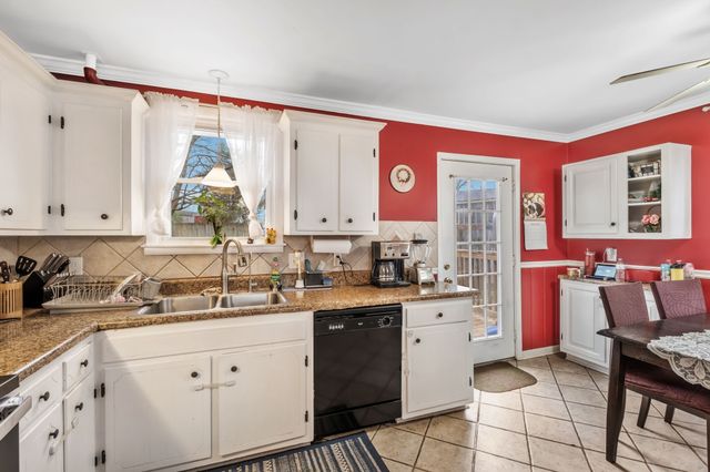 200 Bonnaoaks Dr, Hermitage, TN 37076